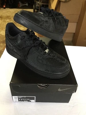 Nike Air Force 1 Low Kobe Bryant Triple Negro Hombres Zapatos Talla 11.5 Totalmente Nuevos Foto 1 de 4