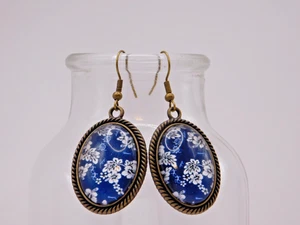 Beautiful Metal & Glass Vintage Style Pierced Earrings, Blue/White - Picture 1 of 2
