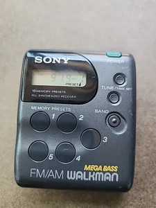 Radio estéreo portátil Sony Walkman AM/FM mega bajo SRF-M43 probado con clip - Imagen 1 de 4