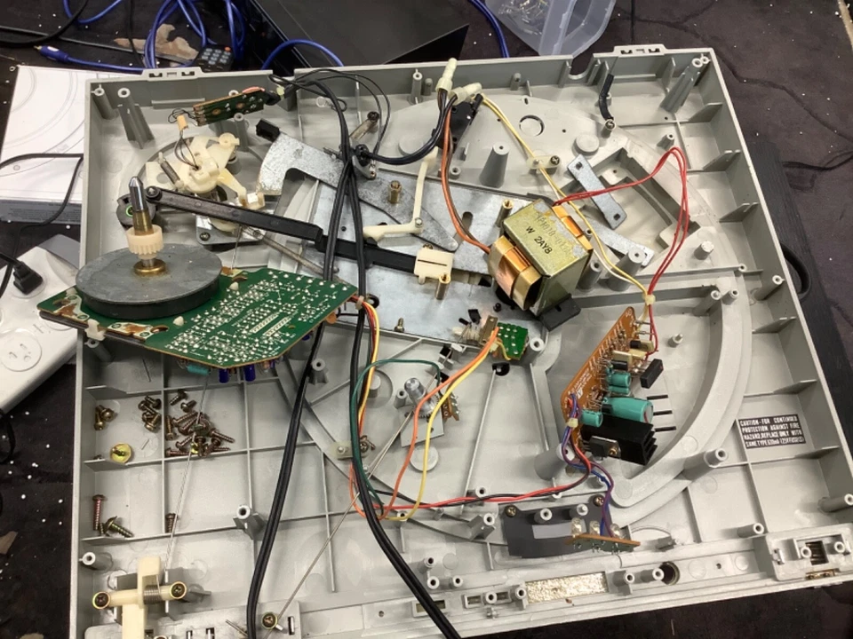 Motor and most inside electronics for JVC Turntable L-A31 Turntable - Image 1 of 1
