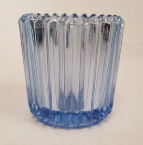 Juego de velas votivas de vidrio prensado acanalado azul claro vintage Indiana Glass/2 - Imagen 1 de 4