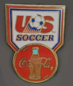 VINTAGE US Soccer coca-cola pin - very nice - Picture 1 of 2