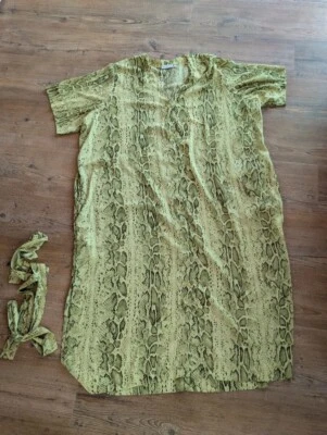 Weekday - Kaftankleid / Maxikleid -  Gr. L  -lindgrün - Schlangenstruktur - Bild 1 von 4