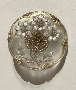 GORGEOUS ANTIQUE CLEAR LACY GLASS BUTTON WITH FLOWERS - Picture 1 of 3