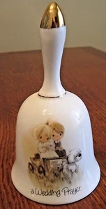 Precious Moments - Ein Hochzeitsgebet 1978 Keramik Glocke Braut & Bräutigam Goldakzente - Bild 1 von 4