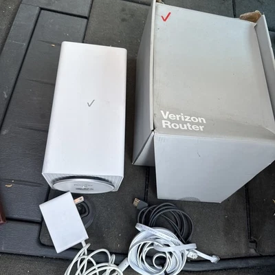 Verizon CR1000A 2022 Router - White With Box,charger - Image 1 of 4