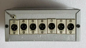 Caja de di usada con 7 Switchcraft XLR y 14 conectores de fono instalados para proyecto hágalo usted mismo - Imagen 1 de 6
