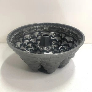 Nordic Ware Holiday Tree Christmas Bundt Cake Pan , Non Stick, 10 Cup - Picture 1 of 8