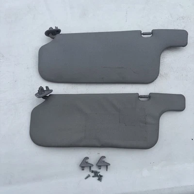 Par de parasol gris vinilo para conductor y pasajero Toyota RAV4 1996-2000 Foto 1 de 4
