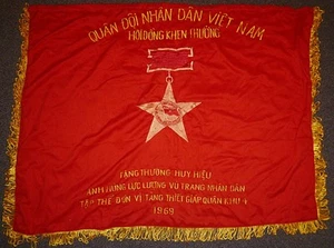Held der Streitkräfte - 1969 Militär Region 4 - Vietcong Flagge - Vietnamkrieg - Bild 1 von 9