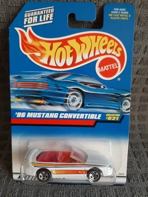 Tarjeta Hot Wheels 1997 azul/blanco #821 96 Mustang convertible blanco con cromo 5 velocidades Foto 1 de 4