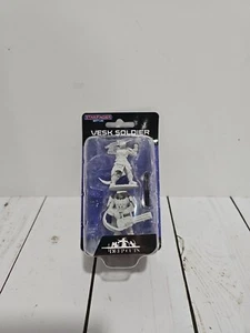 WizKids Starfinder: Deep Cuts Minis: Vesk Soldier Wave 15 (Unpainted) - Picture 1 of 9
