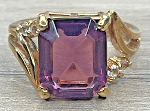 Vintage 90er Lady Remington (jetzt Lia Sophia) Faux Amethyst geteilter Schaft goldfarben Ring - Bild 1 von 14