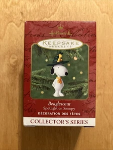 Hallmark Christmas Ornament Beaglescout Spotlight on Snoopy 2001 - Picture 1 of 6