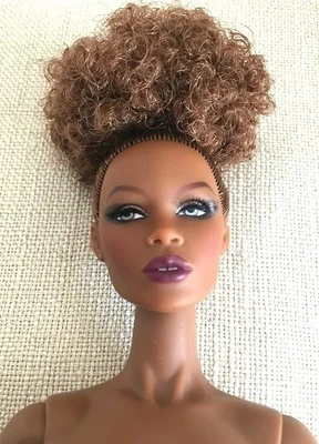NUDE LOOK AT HER ZURI WCLUB  METEOR INTEGRITY TOYS X JASON KRAMER FASHION DOLL - Image 1 of 4