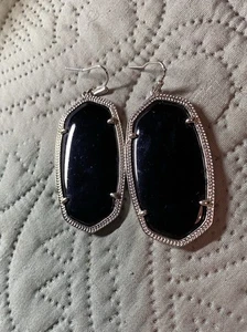 Nuevos pendientes Kendra Scott Danielle en negro/plata - Imagen 1 de 4