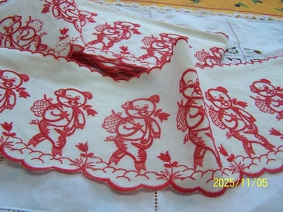 Bordure de cheminée ou d'étagère lin brodé rouge scène de petits cochons. Réf M1 - Photo 1/4