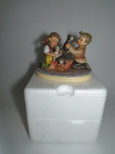 Puppy Surprise 2015 Danbury Mint Hummel Figure First Issue - Picture 1 of 9