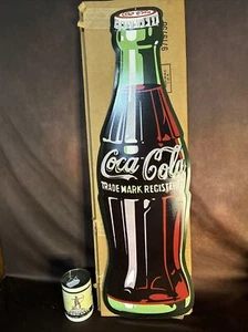 Nos 1995 Coca-Cola große Sodaflasche geprägtes Blechschild 40""x 13"" mit OVP - Bild 1 von 8