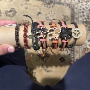 Lote de 7 pulseras unisex. Los diseños son piedras preciosas, elefante, cruz, signos de paz - Imagen 1 de 8