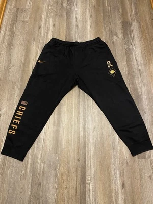 Pantalones polar Kansas City Chiefs Nike NFL On Field Club Salute To Service 3XL Foto 1 de 4