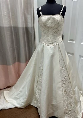 Never Worn象牙白公主婚纱礼服 — 第 1/4 张图片