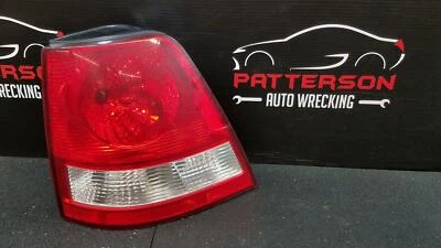 KIA SORENTO 2006 CONDUCTOR IZQUIERDO LH LUZ TRASERA MONTAJE LÁMPARA Foto 1 de 4