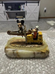 RON LEE #10 Disney MICKEY MOUSE & GOOFY Canoe FRONTIERLAND FIGURINE Disney AP - Picture 1 of 17