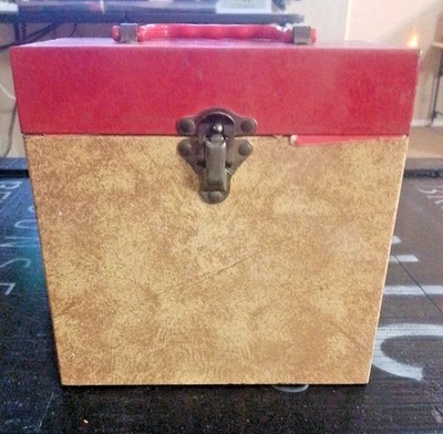 Vintage 1950's 60's Metal 7" 45 Storage Box Cream & Red Filled 40+ vinyl Records - Bild 1 von 4