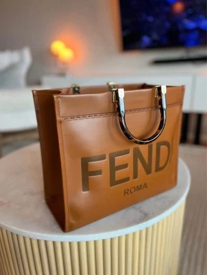 Bolso de piel de becerro Fendi Sunshine marrón apenas usado Foto 1 de 4