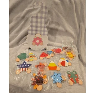 NEW 16 Piece Interchangeable GNOME SIGN (w/15 Seasonal Icons) Wooden Decor - Picture 1 of 6