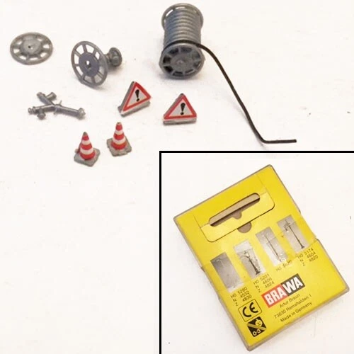 KIT SEGNALETICA SCALA HO 1-87 BRAWA CONI SEGNALI PERICOLO MODELLISMO FERROVIARIO - Immagine 1 di 1