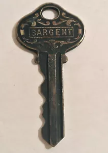 INTERESANTE Vintage SARGENT Adornada Candado LLAVE Numerada D717461 Coleccionable - Imagen 1 de 3