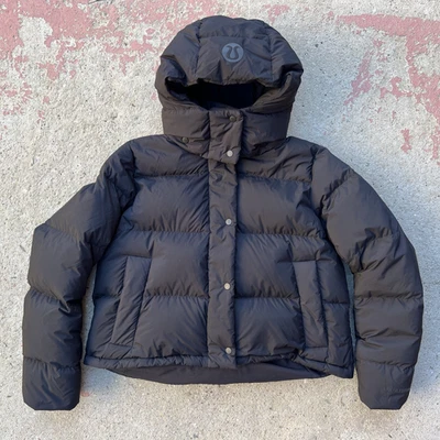Abrigo acolchado Lululemon Wunder Puffer súper recortado plumón de ganso 8 negro brillante mediano Foto 1 de 4