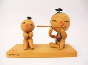 Vintage japanische Holz Kokeshi Puppe Flötenspieler signiert - Bild 1 von 7