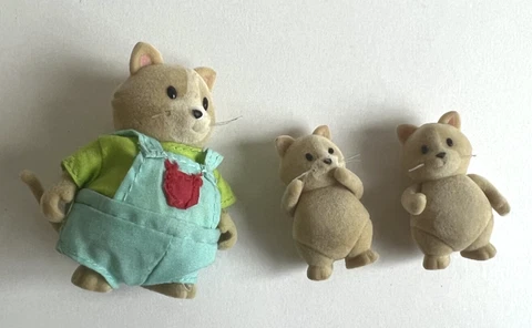 Calico Critters Sylvanian Families Cat Figures Set of 3, Dad & 2 Kids, Vintage Cover