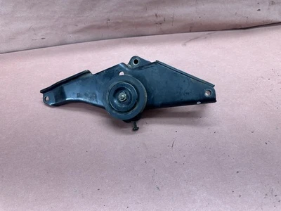 Nissan 300ZX Pathfinder 3.0L AC Idler Bracket Assembly Pulley OEM #86154 - Image 1 of 4
