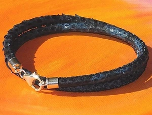 Pulsera de cuero y plata esterlina con estampado de serpiente azul oscuro para dama de Lyme Bay Art - Imagen 1 de 3
