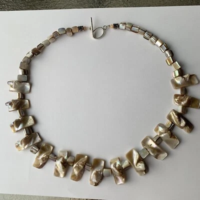 Genuine Abalone shell beige shade necklace 20'' - Image 1 of 4