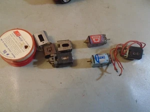 SLOT CAR MOTOREN UND TEILE MURA, LENZ PLUS UNBESCHRIFTETE MOTOREN VERSCHIEDENE TEILE - Bild 1 von 1