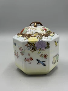 Antique 20th c. JAPANESE Famille Rose Hexagonal Porcelain Lidded Box 5 1/2'' - Picture 1 of 12