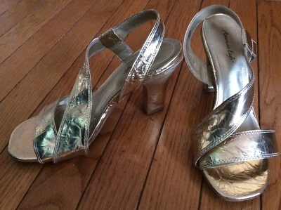 Zapatos de tacón American Eagle dorado metálico con punta abierta talla 6 Foto 1 de 4