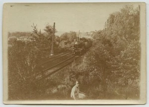 Train sur la voie ferrée à Mériel (Val d'Oise). - Picture 1 of 2