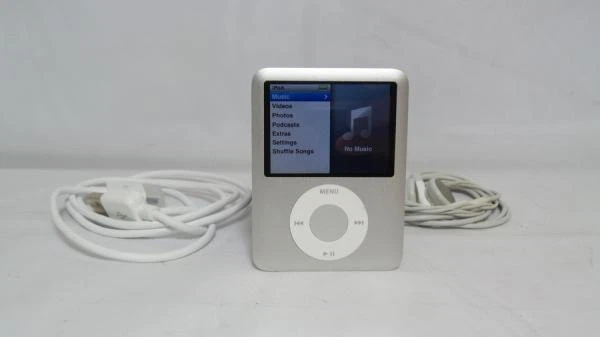 Apple iPod nano A1236 8 GB - 3rd Generation - Silver (MB247LL/A) - Image 1 of 1