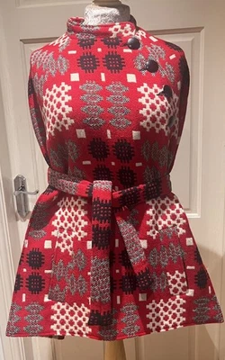 VTG  Traditional Welsh Wool Handmade Tapestry Cape Red optional belt Size S    - Image 1 of 4