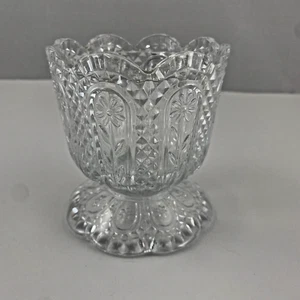 Vintage Avon Fostoria Crystal Daisy Diamond Footed Candy Dish Scalloped Rim - Picture 1 of 8