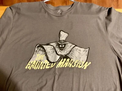 Camisa Haunted Mansion Hatbox Ghost - Brilla en la Oscuridad - Disney Auténtica - Nueva Foto 1 de 4