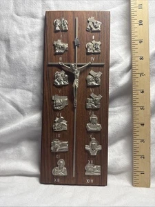 Vtg Crucifix 14 Stations of The Cross Engraved Pewter Catholic Wood Plaque Italy - Picture 1 of 10