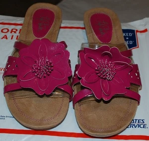 7.5 New With Box LifeStride Eden Flower Fuchsia Sandals - Picture 1 of 4