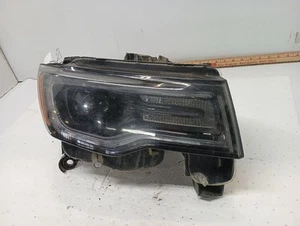 Passenger Right Headlight from 2020 Jeep Grand Cherokee 11891232 - Picture 1 of 12